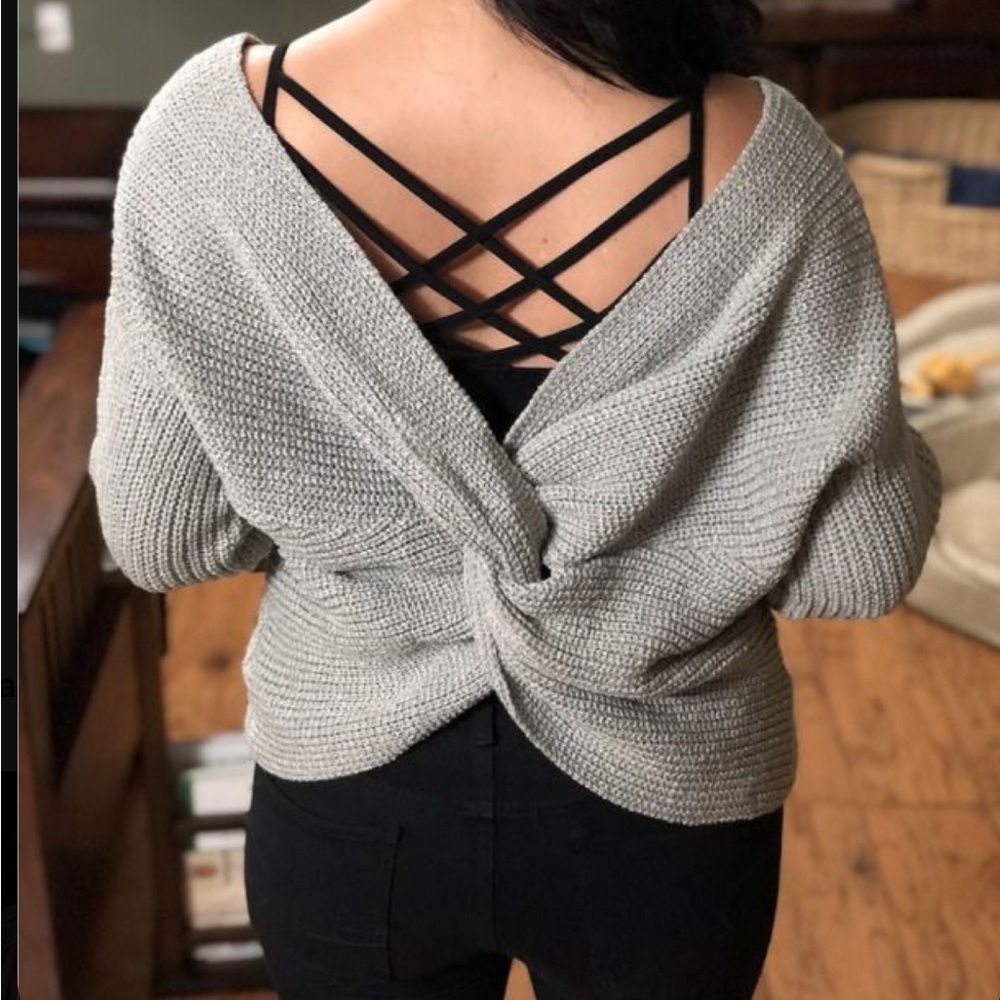 Laura’s boutique knot reversible sweater size small